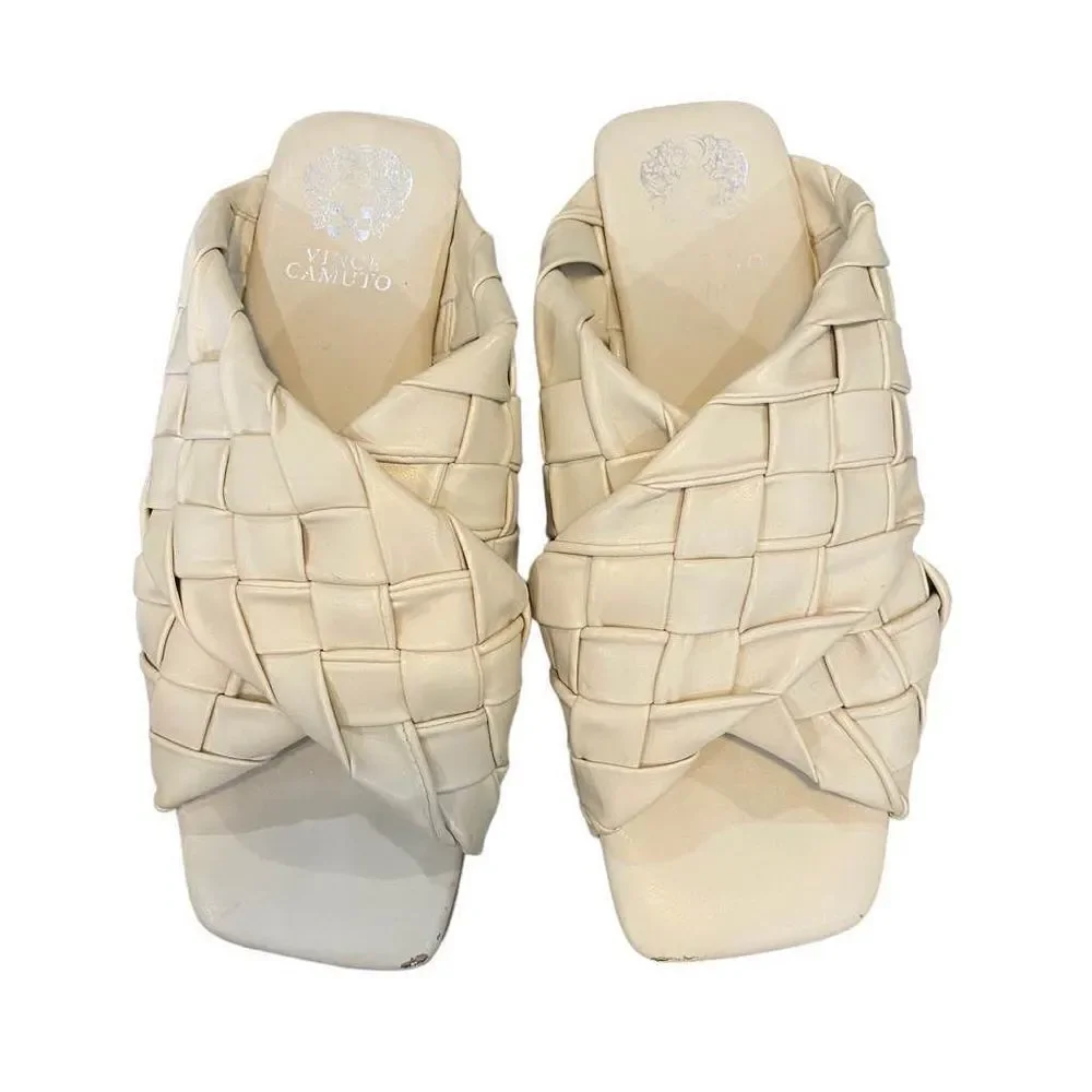 Vince Camuto 